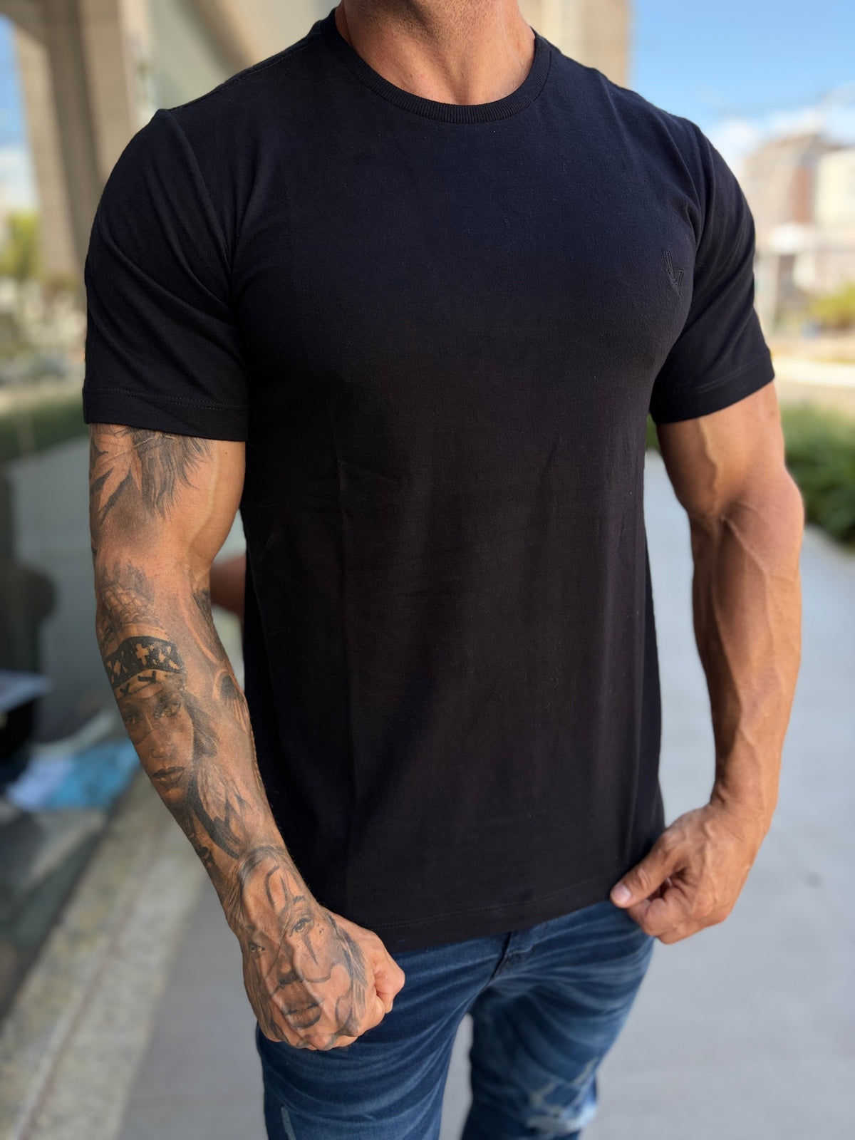 Camiseta LV Semi Long slim preta - foto 7 de 8