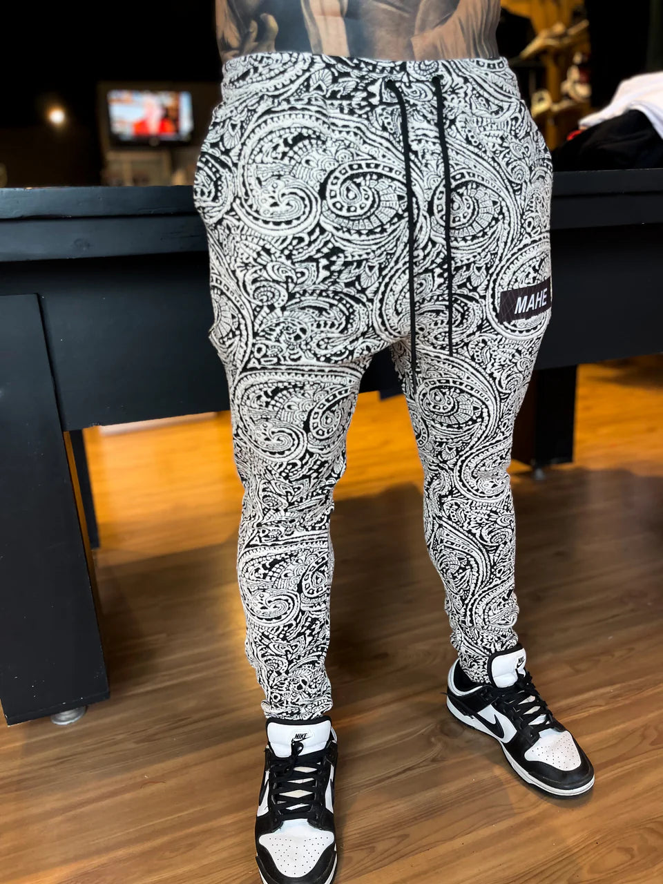CALÇA MAHE BLACK COVENANT