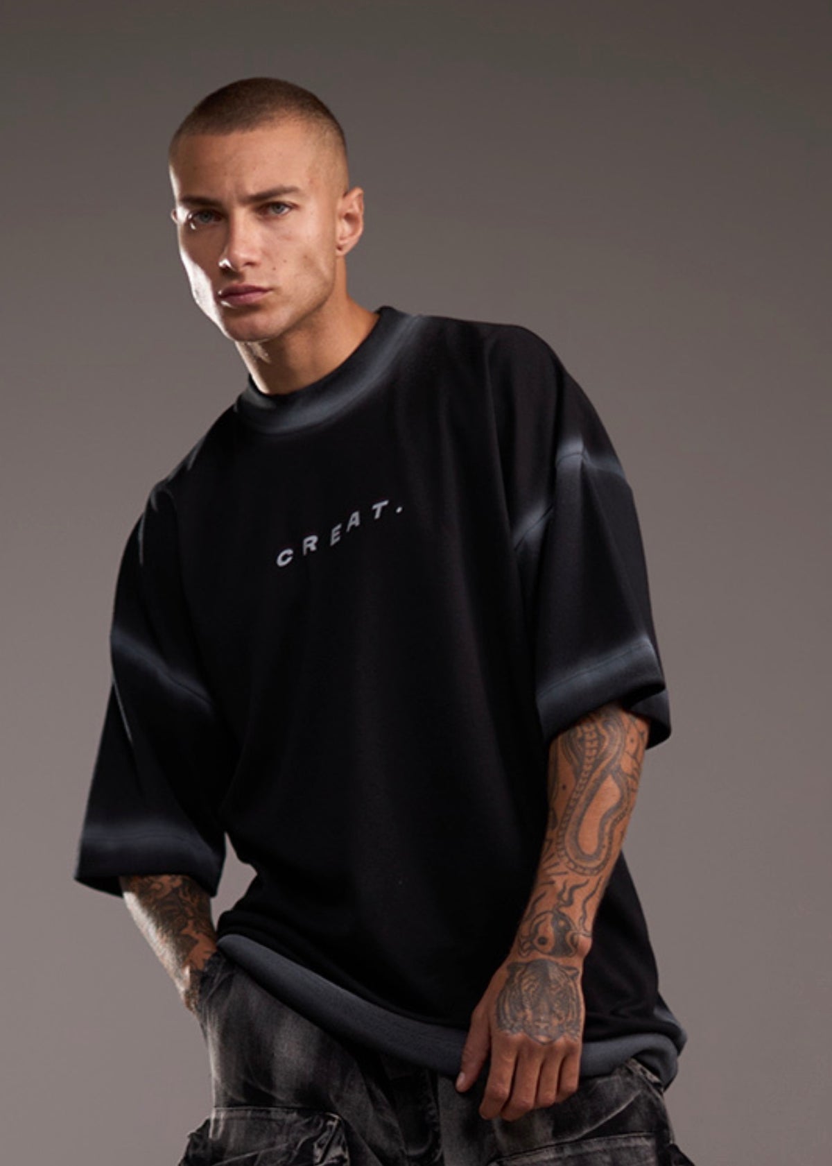 Camiseta oversized Creat preta - foto 2 de 5