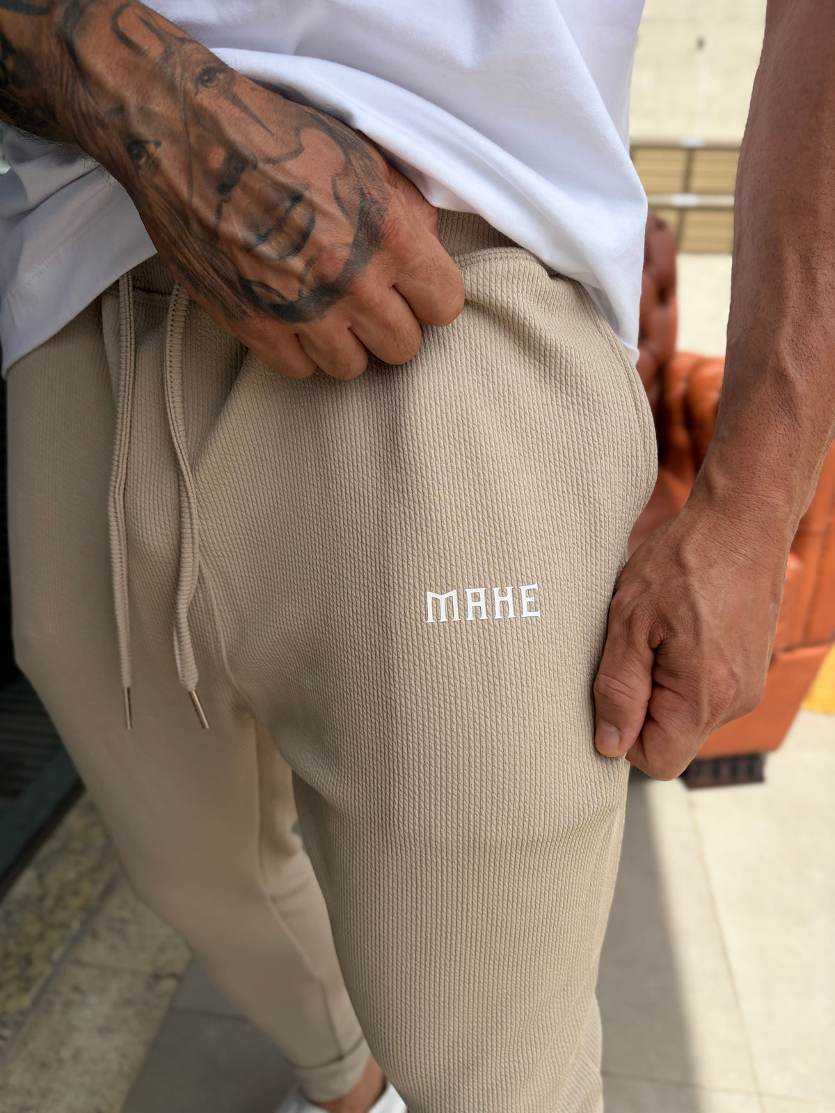 Calça Mahe skinny bege canelada - foto 2 de 7