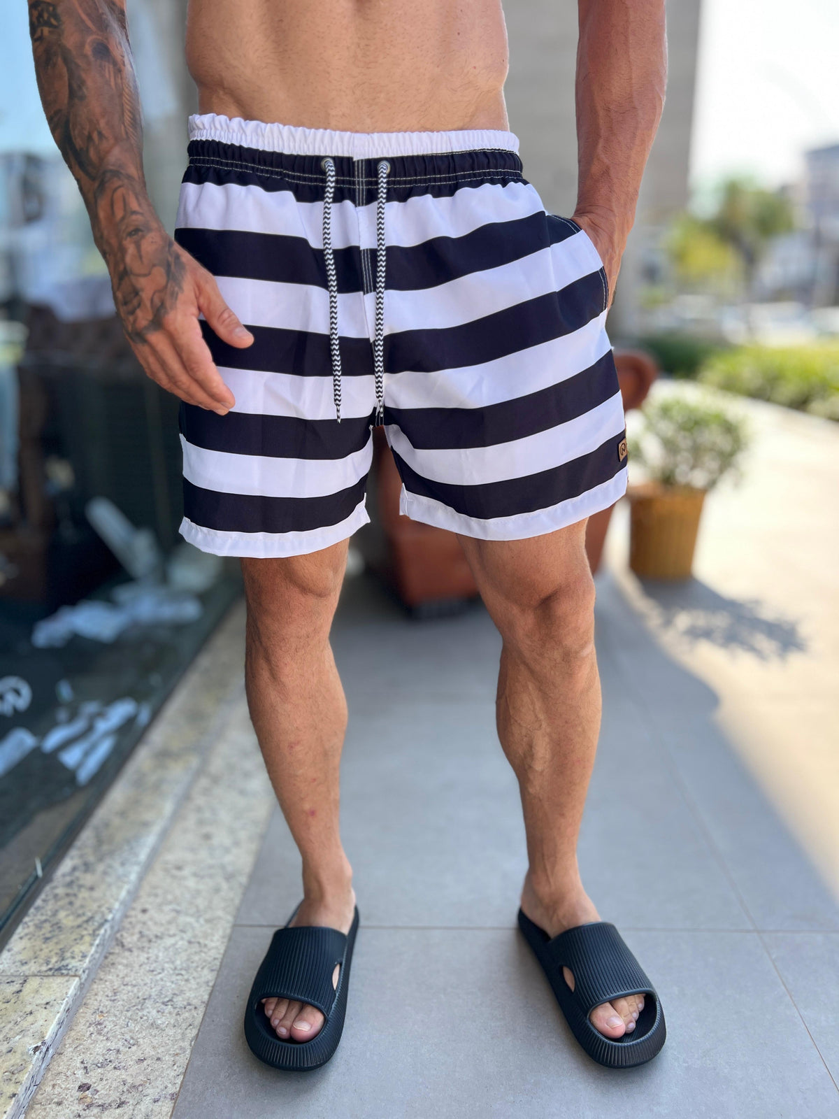 Shorts de praia Mauricinho preto e branco - foto 6 de 7