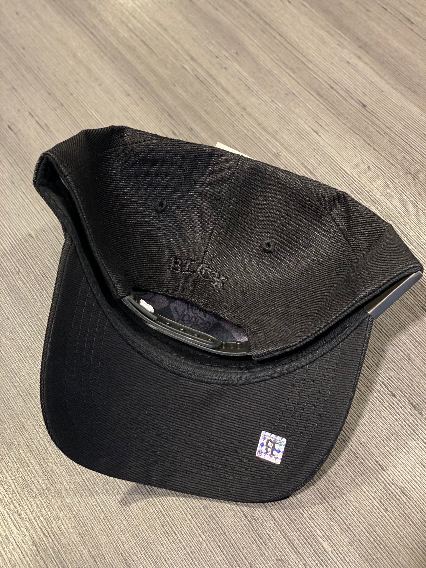 Boné BLCK Holografic Black Gold