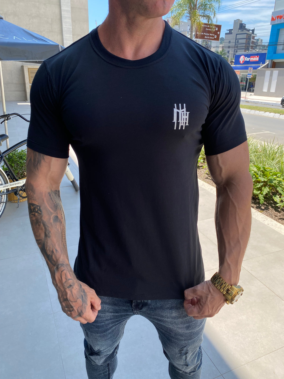 Camiseta Mahe preta e prata refletiva - foto 2 de 6