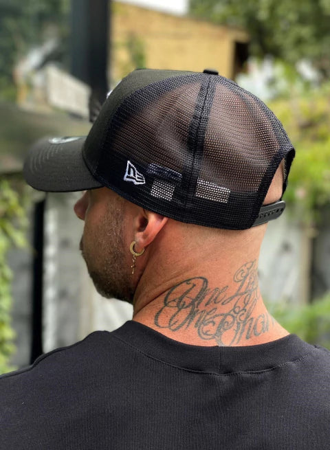 Boné New Era NY Aba Curva Preto Trucker
