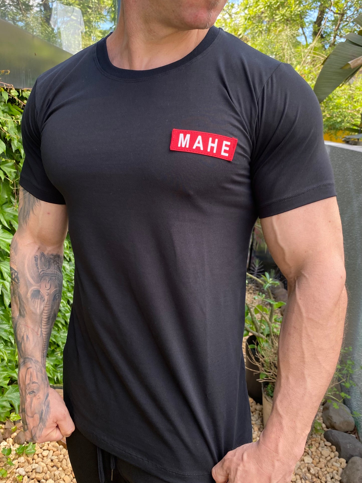 Camiseta Mahe Black Red