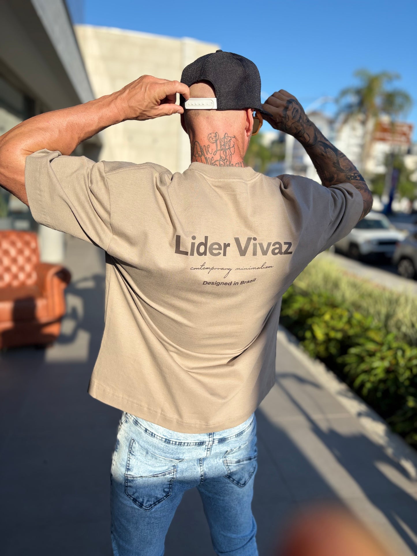 Camiseta Oversized LV Minimalism Bege