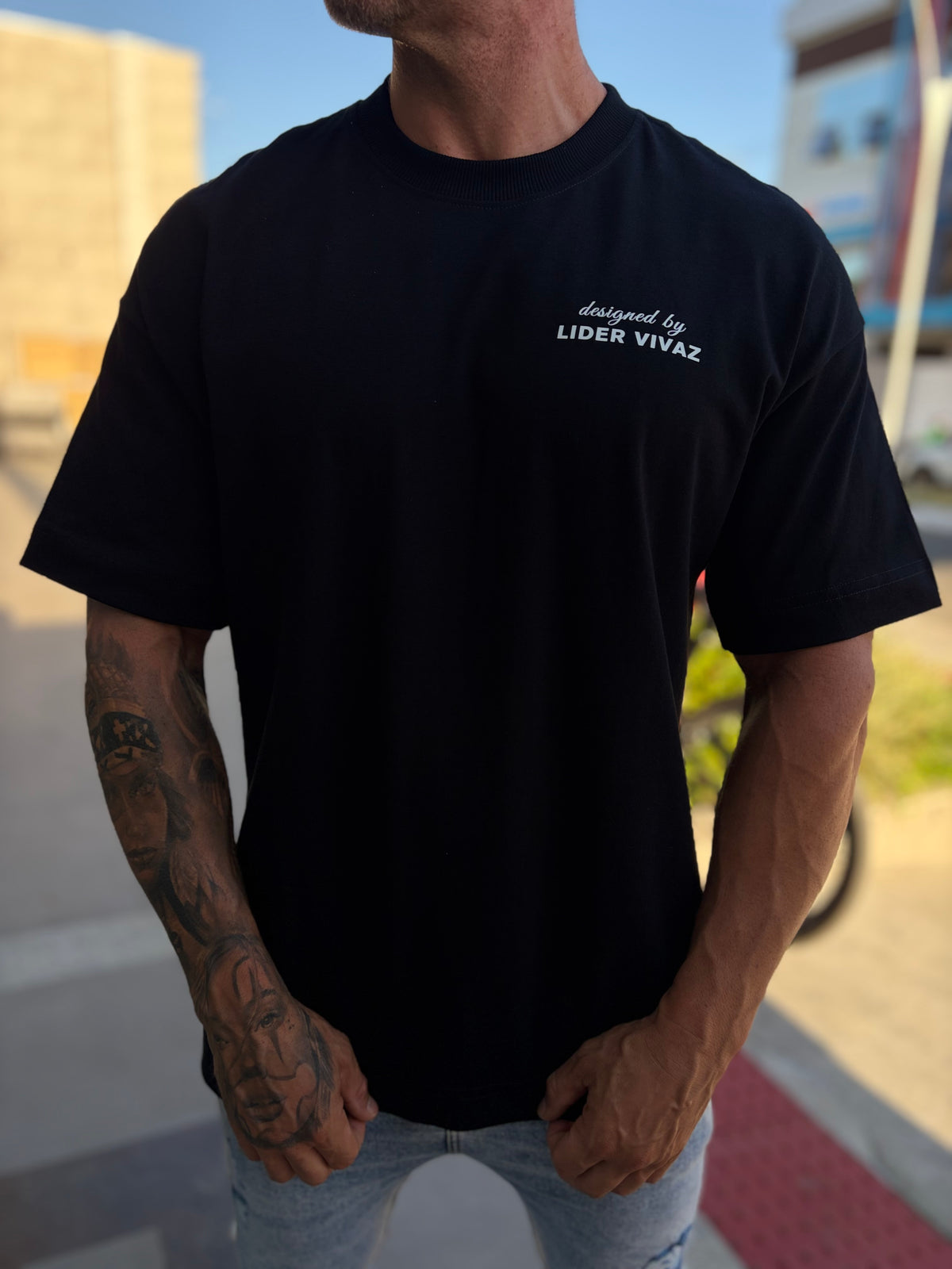 Camiseta oversized LV Minimalism preta - foto 2 de 10