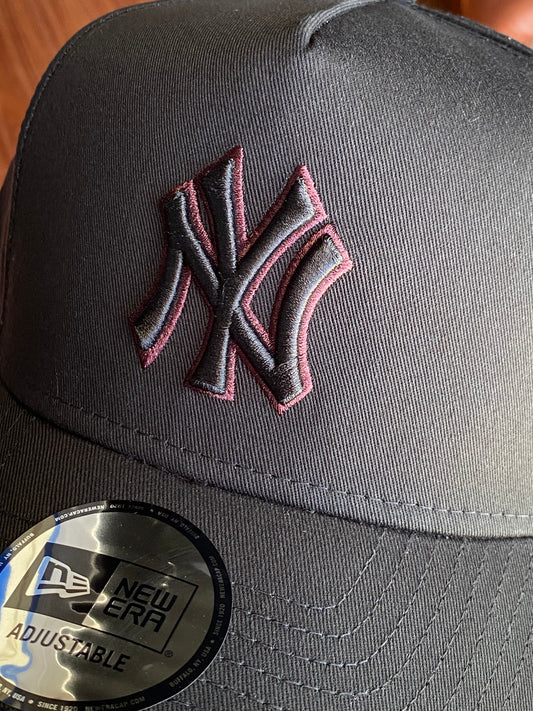 Boné New Era NY Eframe Truker Black Red