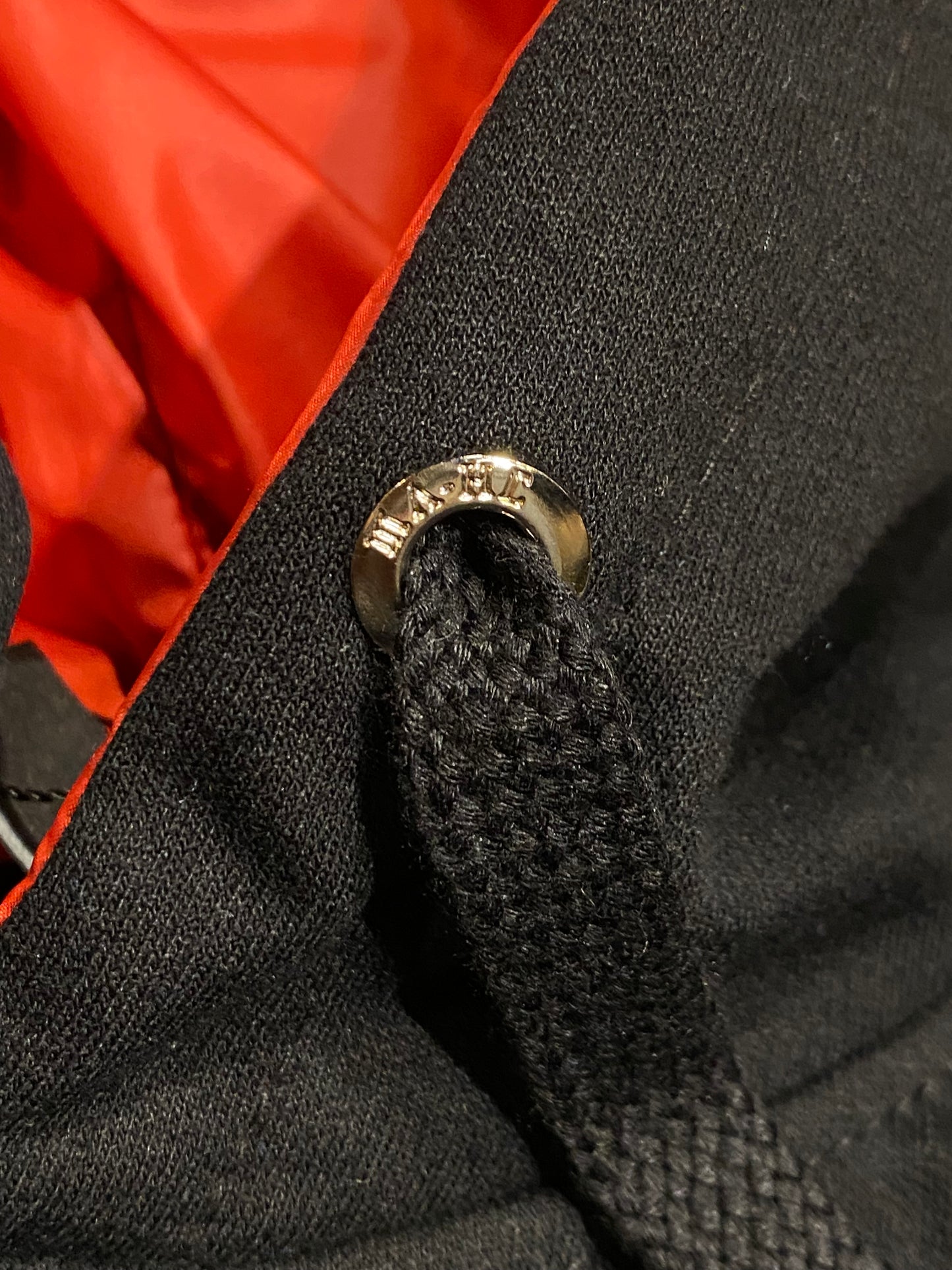 Moletom Canguru Mahe Black Red - LANÇAMENTO EXCLUSIVO