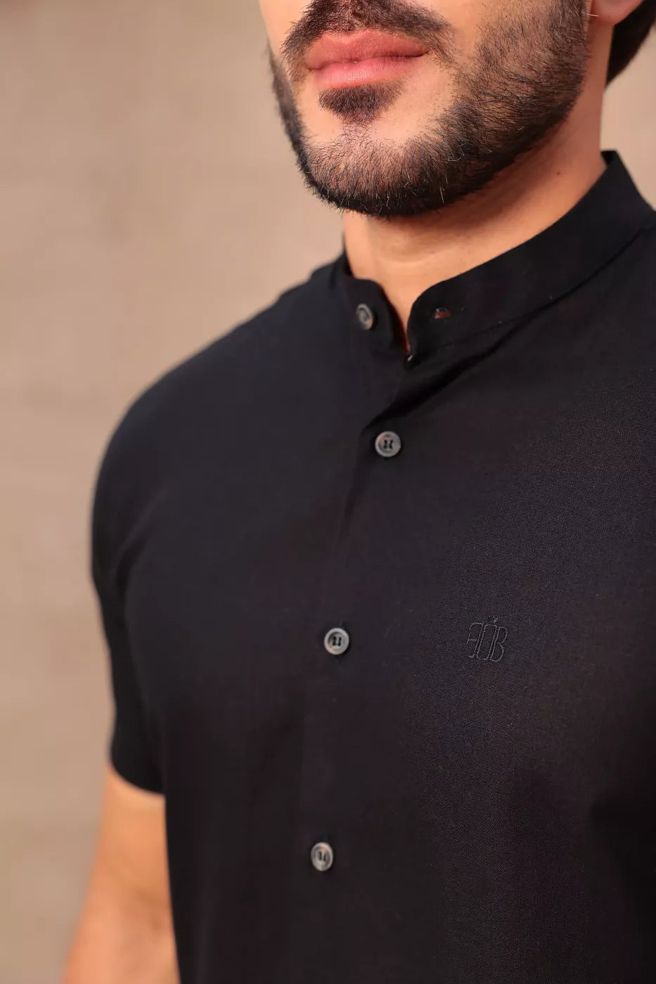 Camisa manga curta linho preta - foto 13 de 15