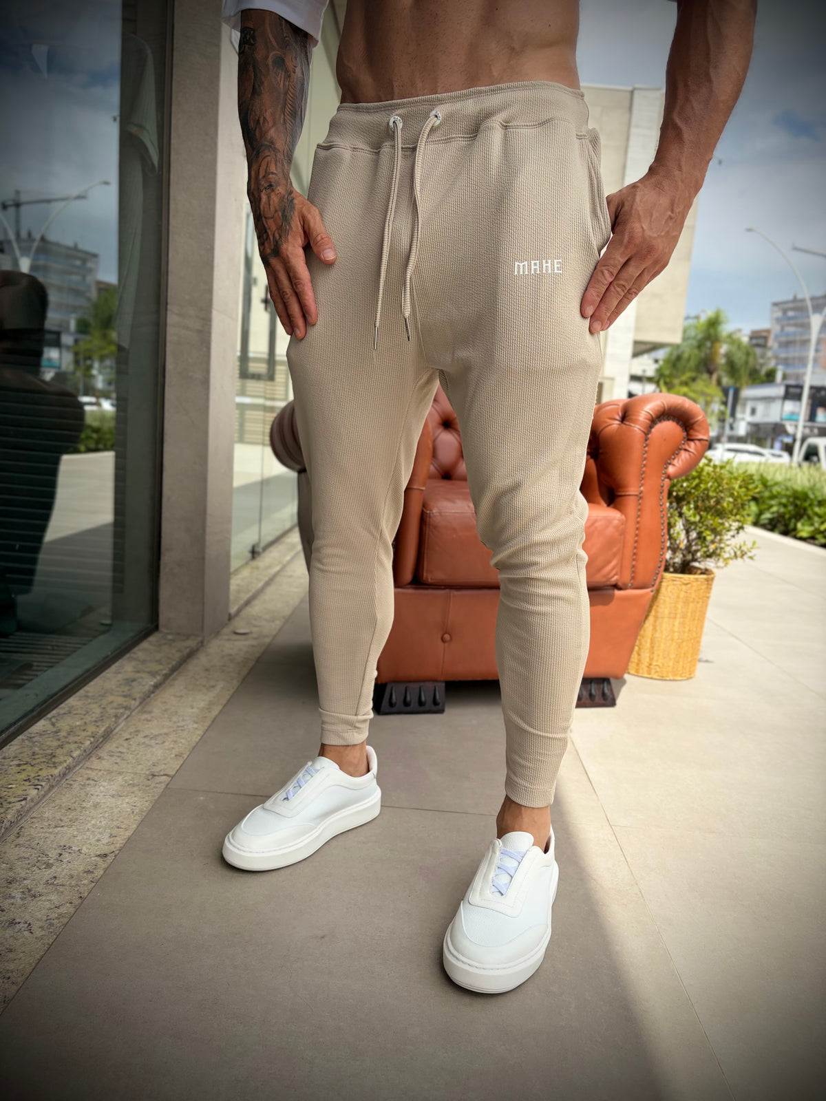 Calça Mahe skinny bege canelada - foto 3 de 7