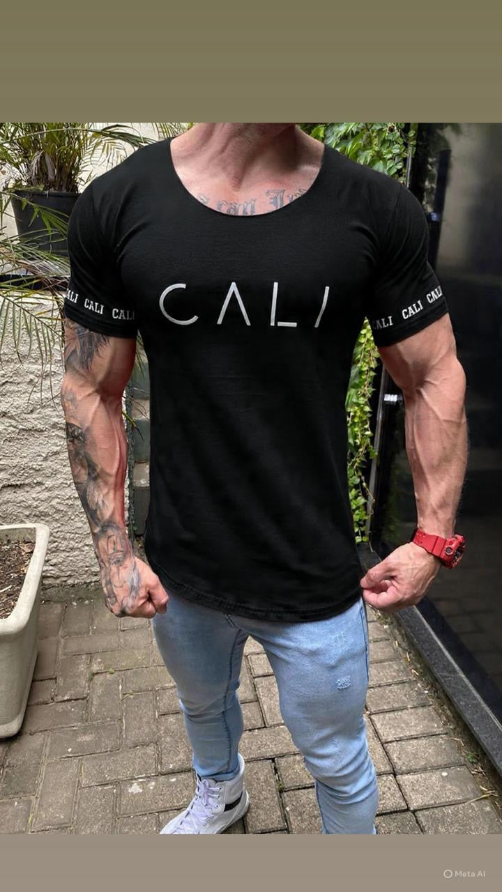 Camiseta Cali Rood preta gola canoa - foto 6 de 9