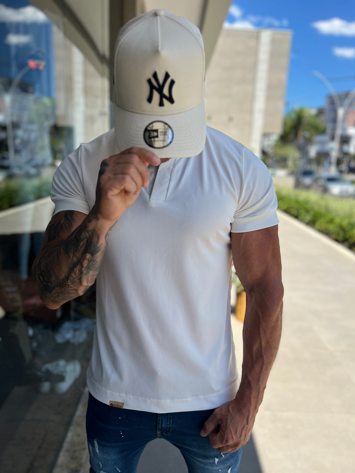 Camiseta Mônaco branca gola V - foto 6 de 8