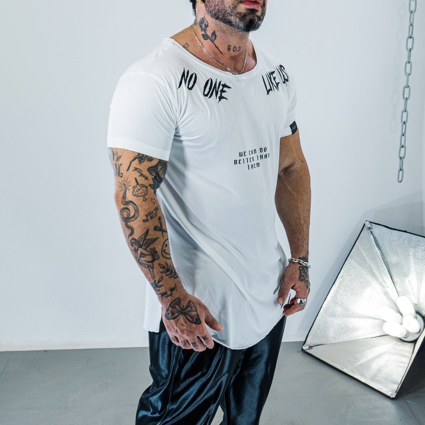 Camiseta No One - White
