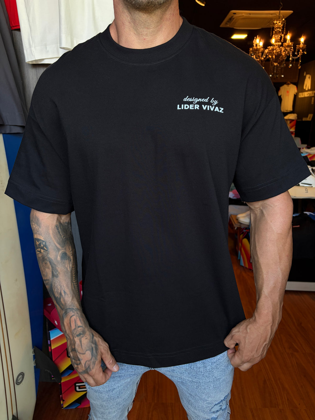 Camiseta oversized LV Minimalism preta - foto 9 de 10