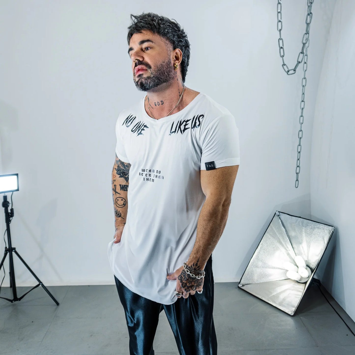 Camiseta No One - White