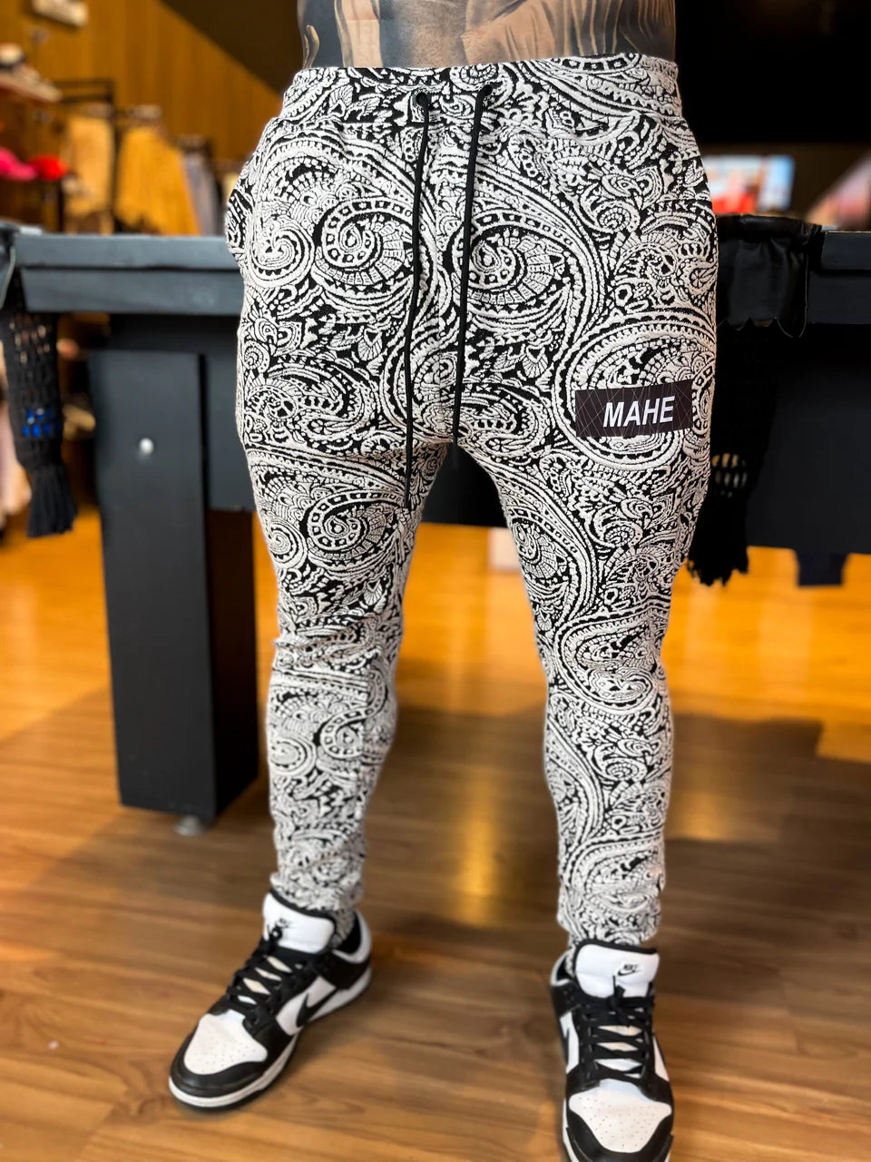 CALÇA MAHE BLACK COVENANT