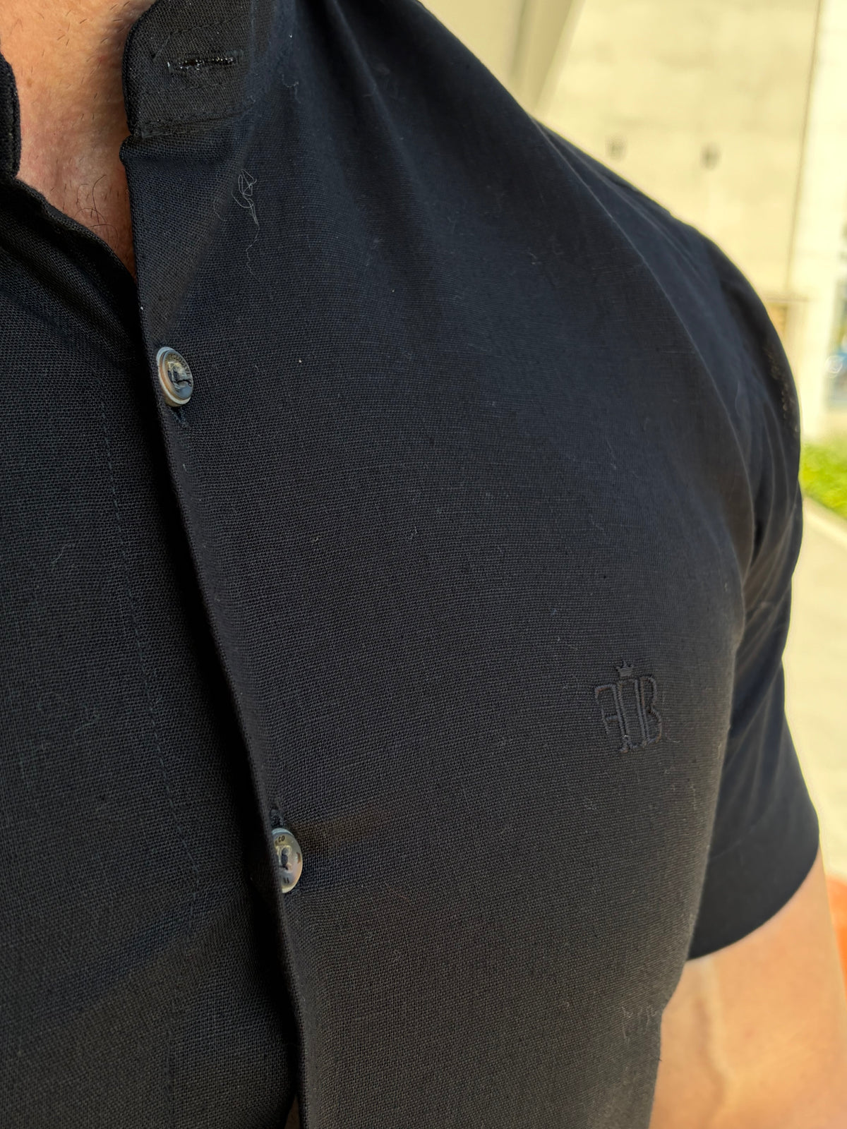 Camisa manga curta linho preta - foto 2 de 15