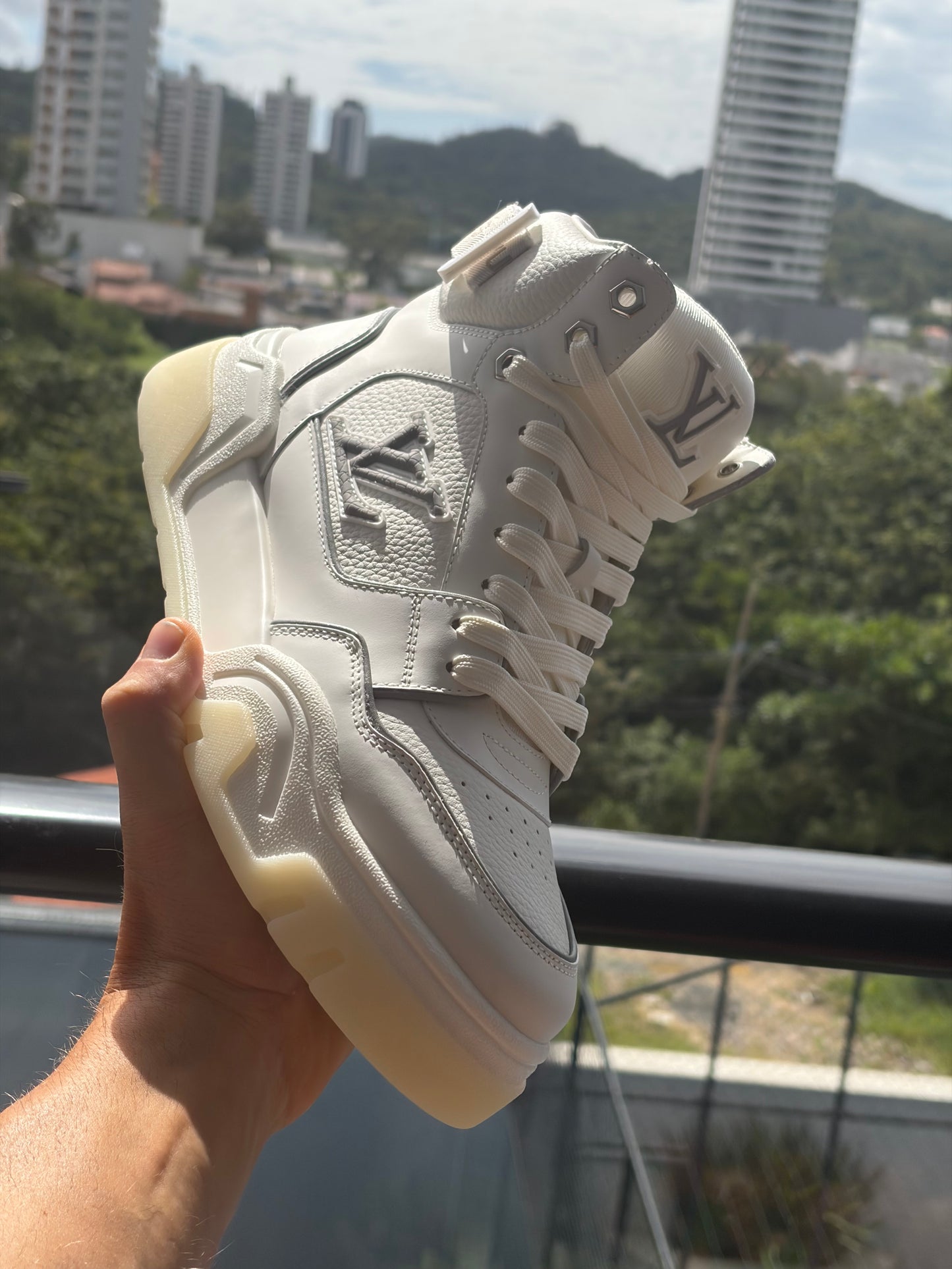 Tênis LV Luxuy importado Cano Alto Branco ( Sob encomenda)