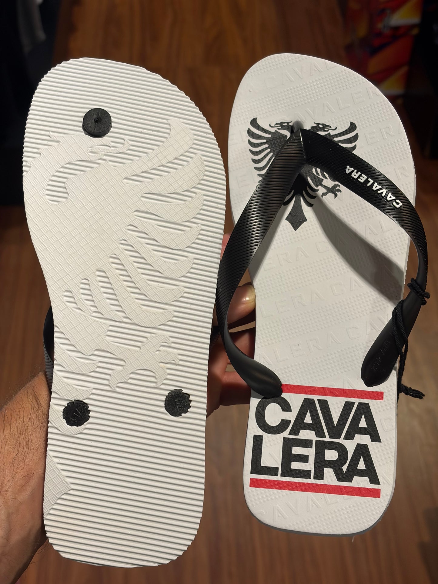 Chinelo Cavalera Black White