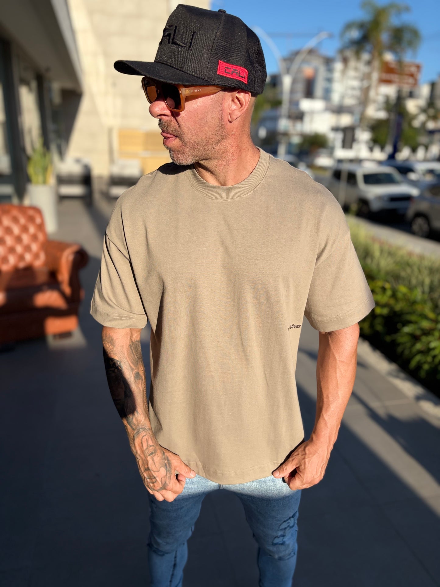 Camiseta Oversized LV Minimalism Bege