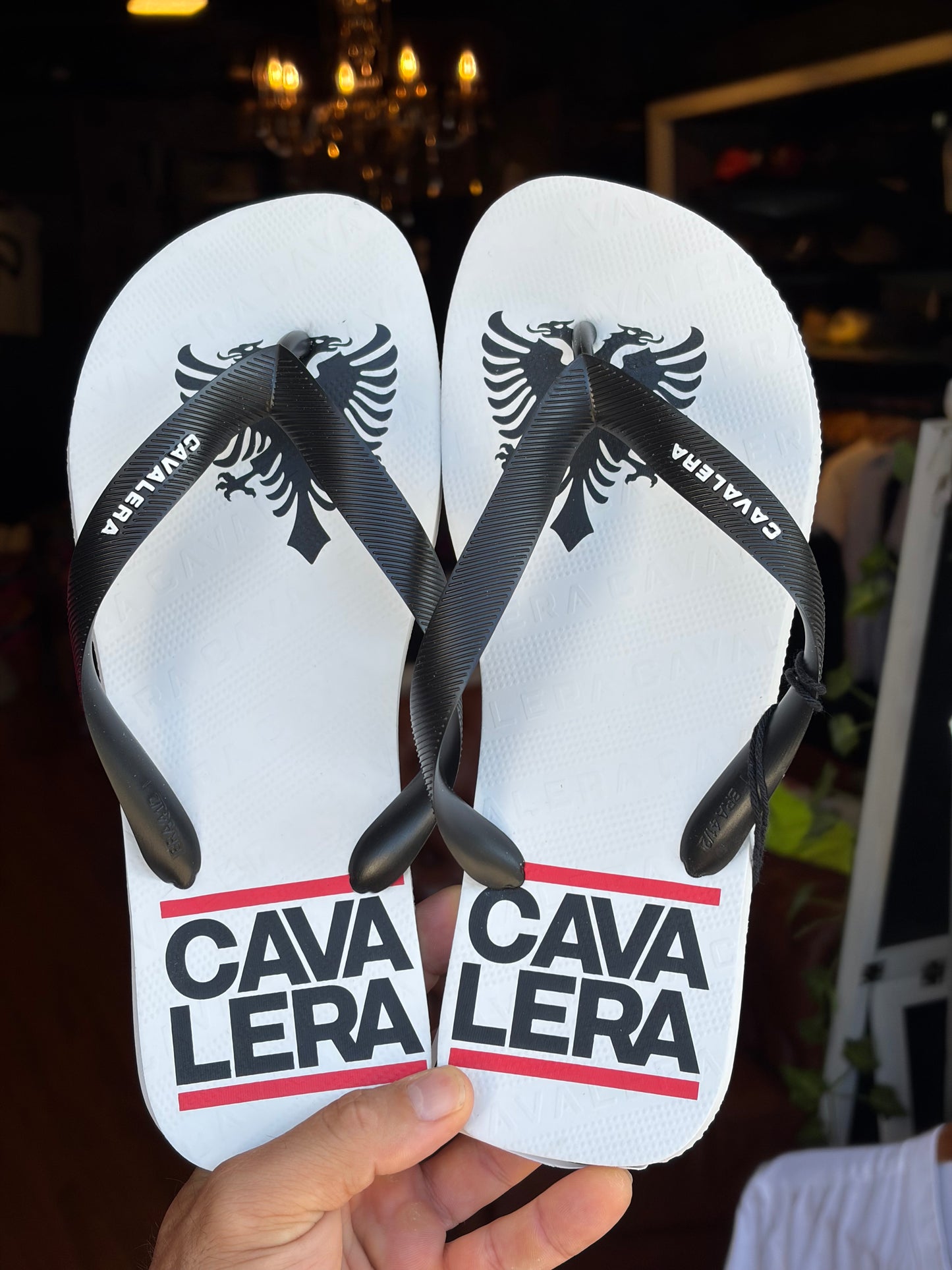 Chinelo Cavalera Black White