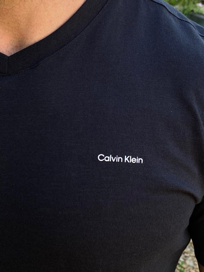 Camiseta Calvin Klein Gola V Preto
