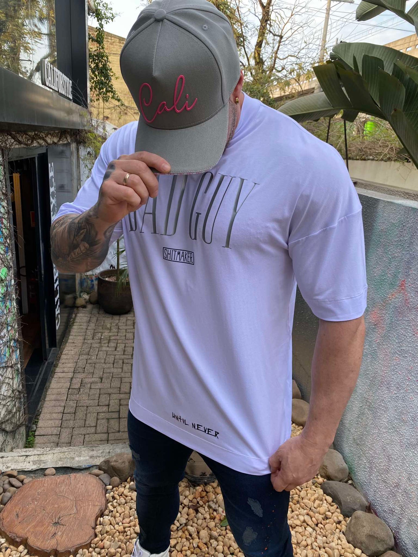Camiseta Oversized Bad Guy White