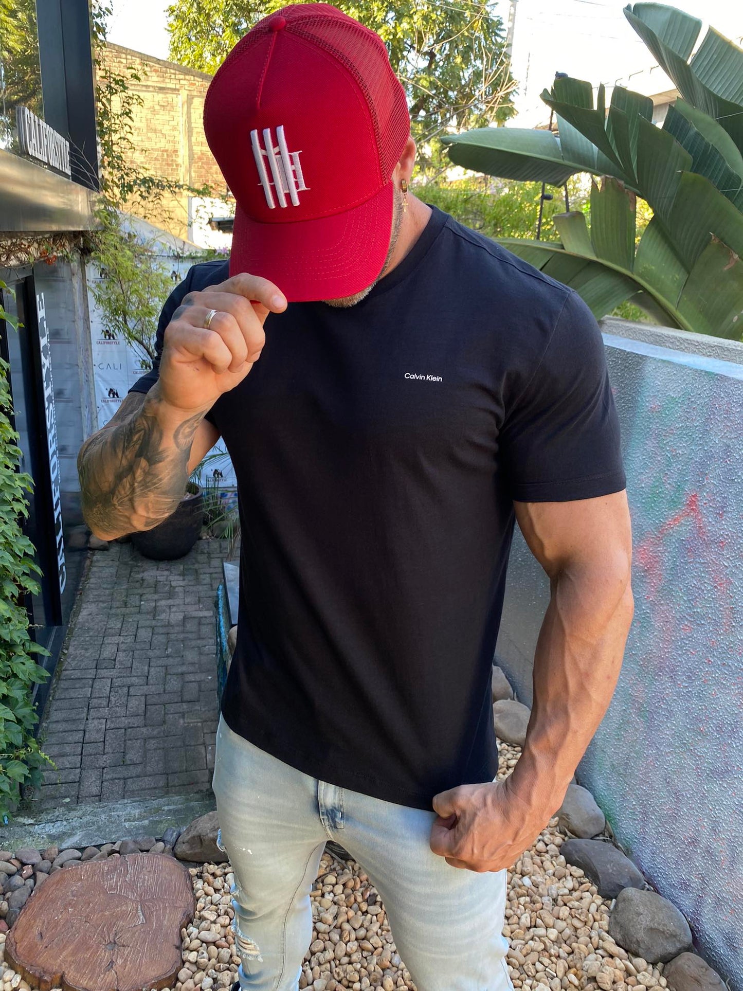 Camiseta Calvin Klein Gola V Preto