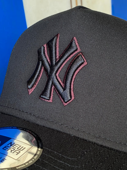 Boné New Era NY Eframe Truker Black Red