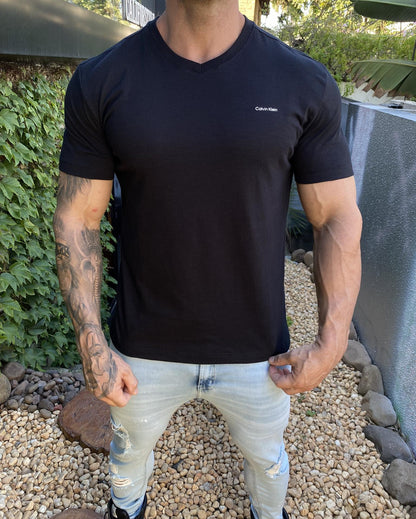 Camiseta Calvin Klein Gola V Preto
