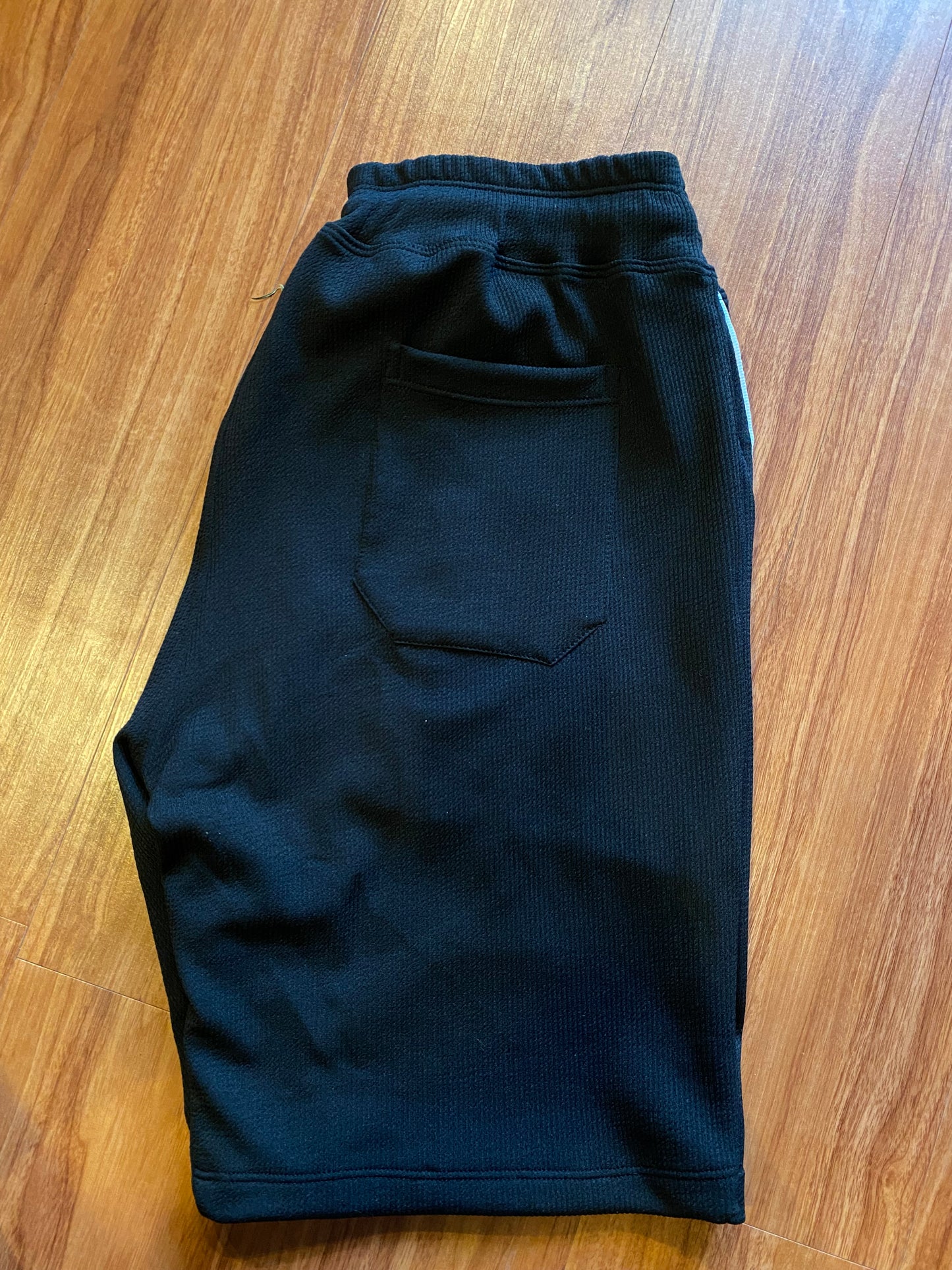 Bermuda Mahe Melborn Preta