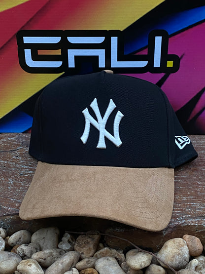 Boné New Era NY Preto Bege