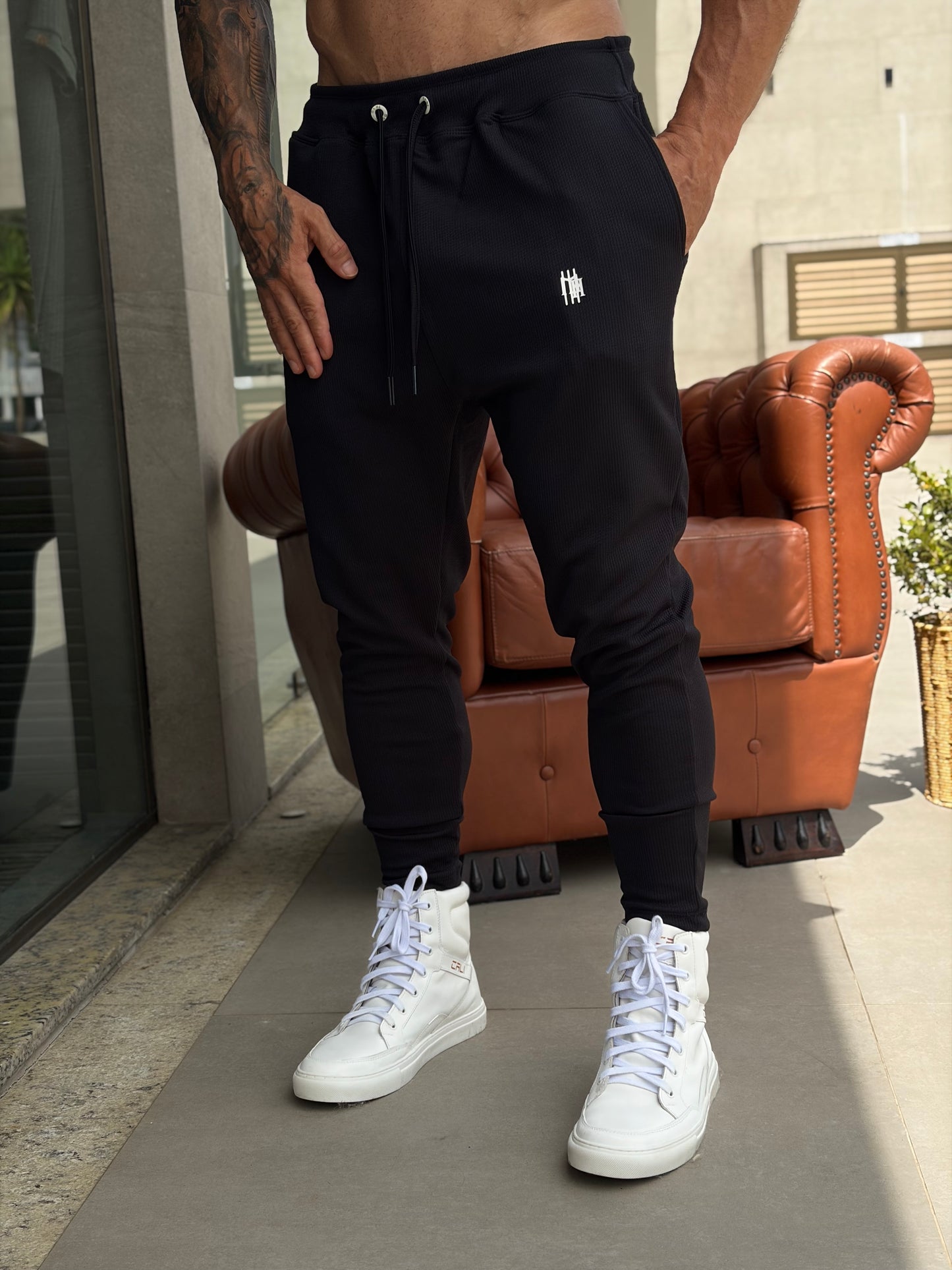 Calça Mahe Skinny Preta Canelada