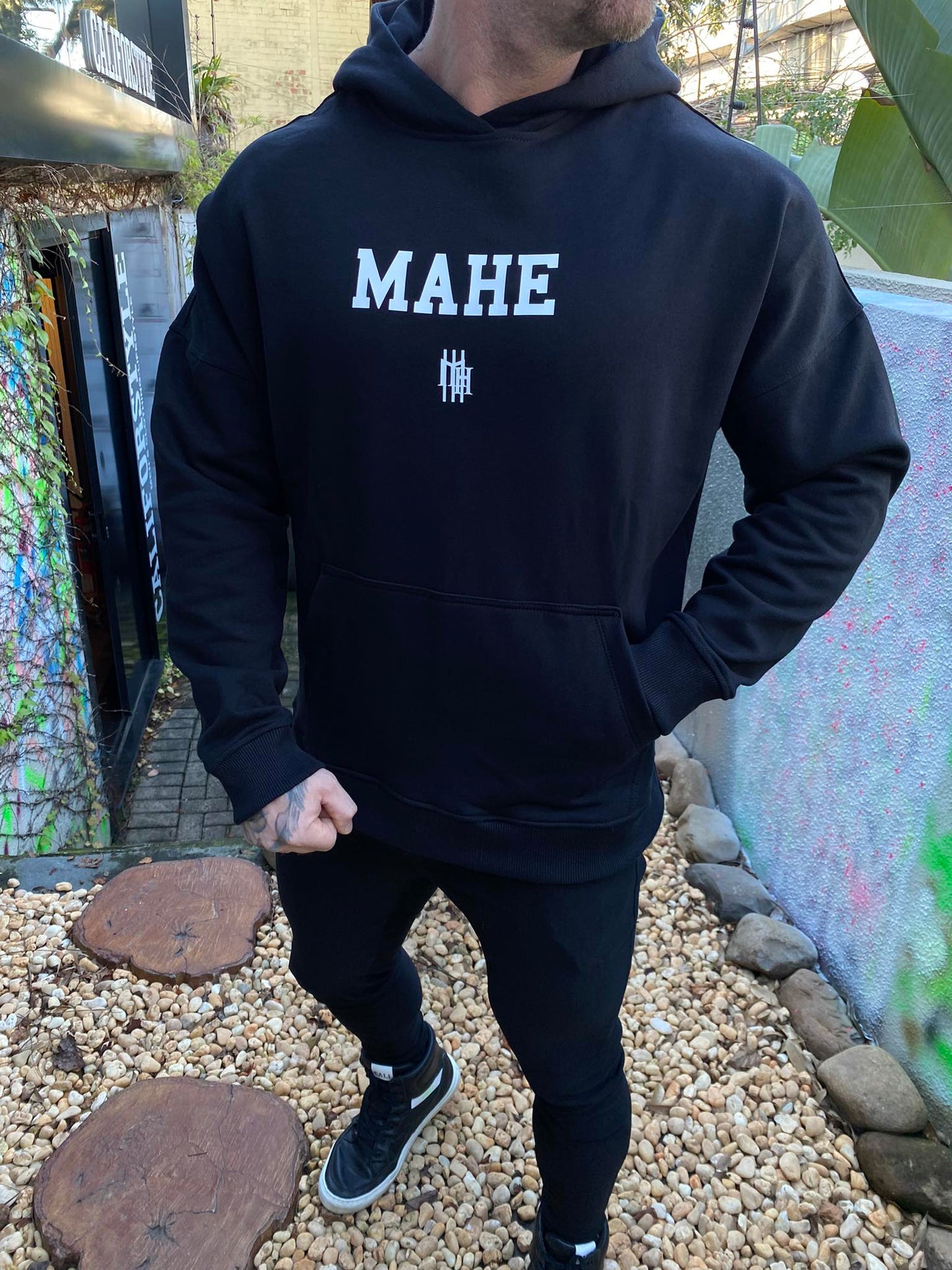 Moletom Canguru Mahe Over Black