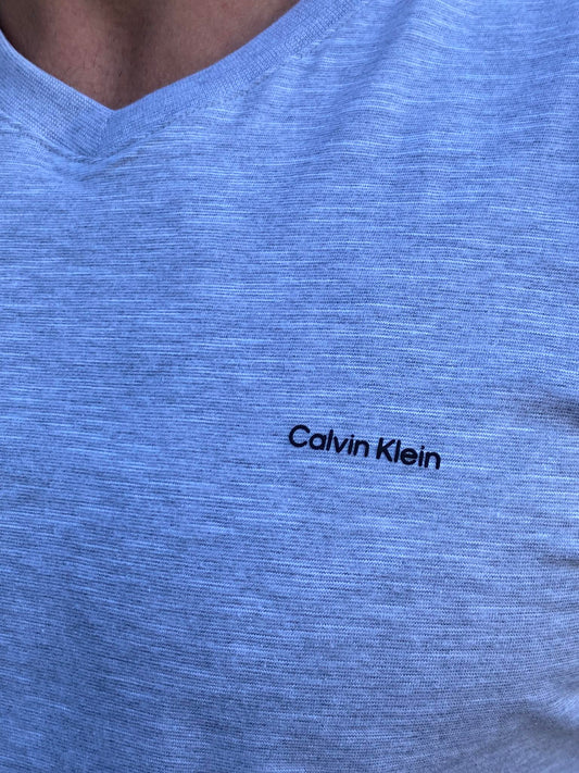 Camiseta Calvin Klein Gola V Flamê
