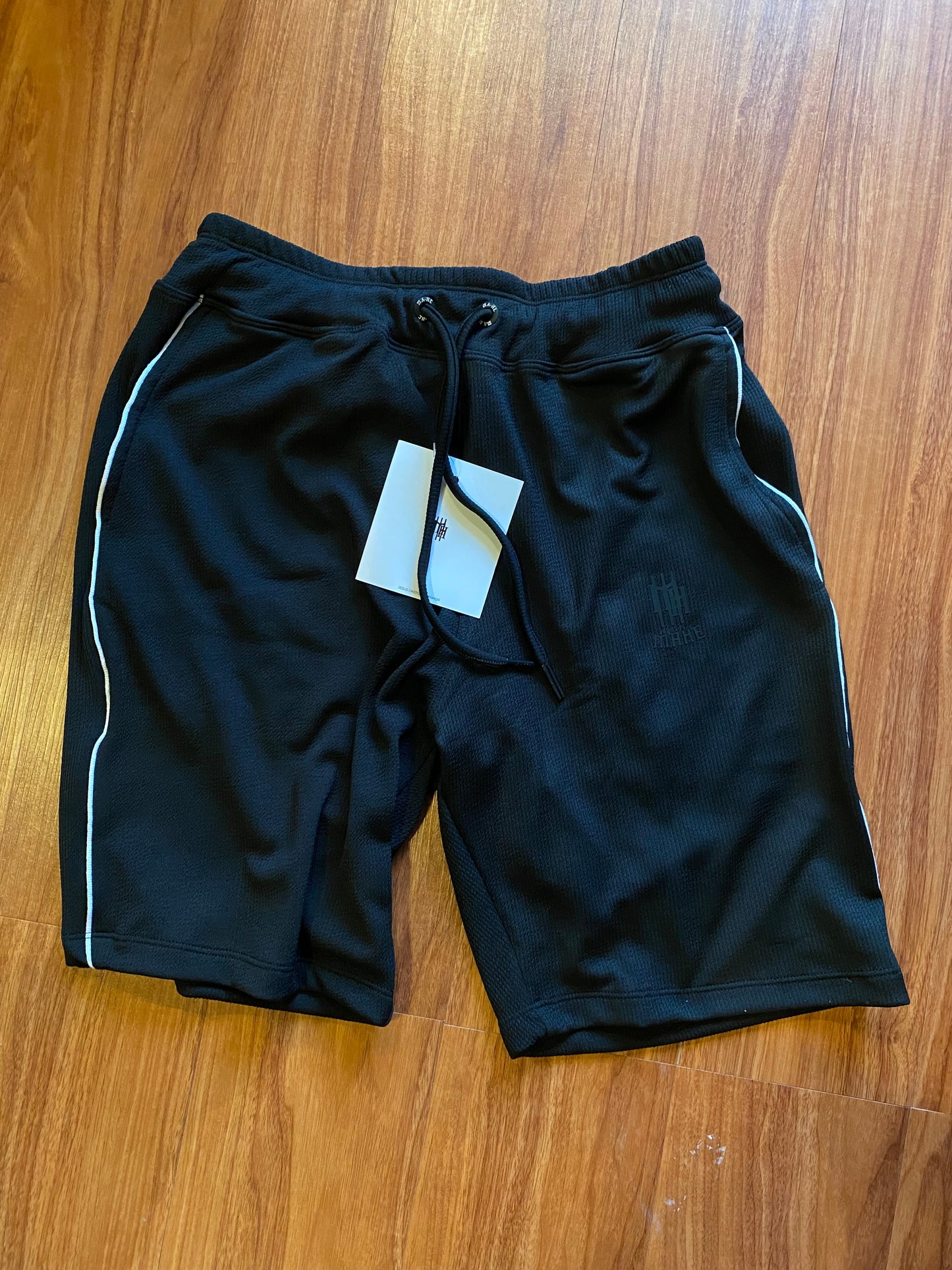 Bermuda Mahe Melborn Preta