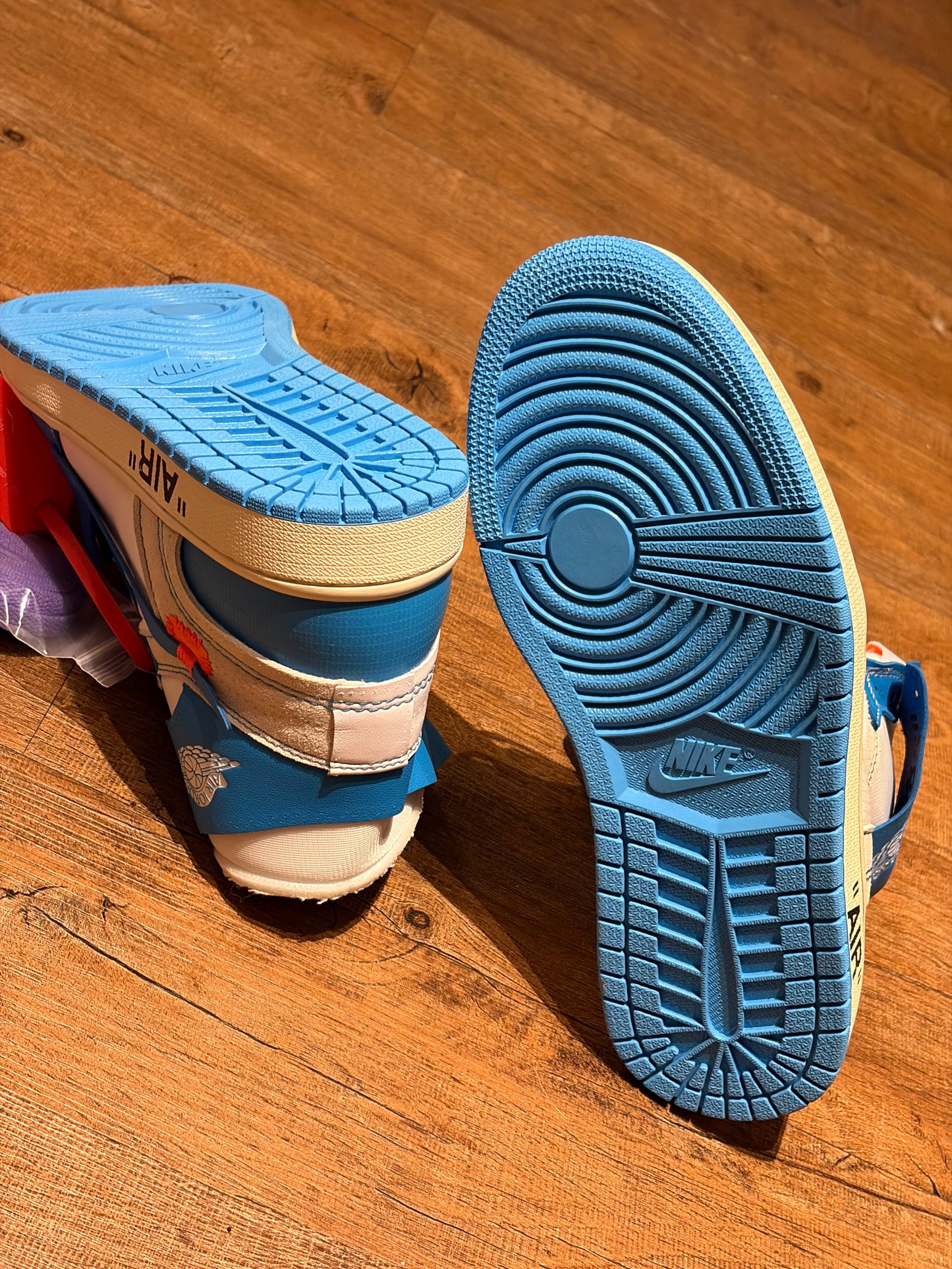Tênis Nike Air Jordan Off-White x Air Jordan 1 High UNC