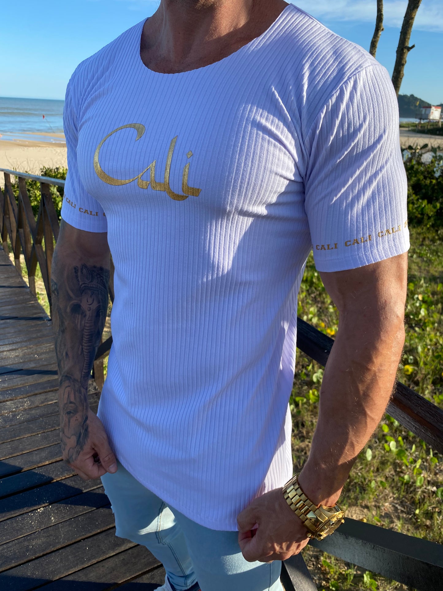 Camiseta Cali Canelada White Gold Árabe