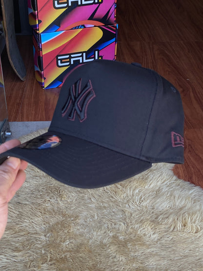 Boné New Era NY Eframe Truker Black Red