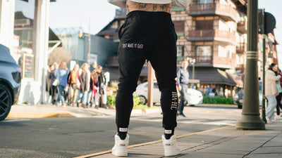 Calça de moletom Mahe Stars preta e laranja