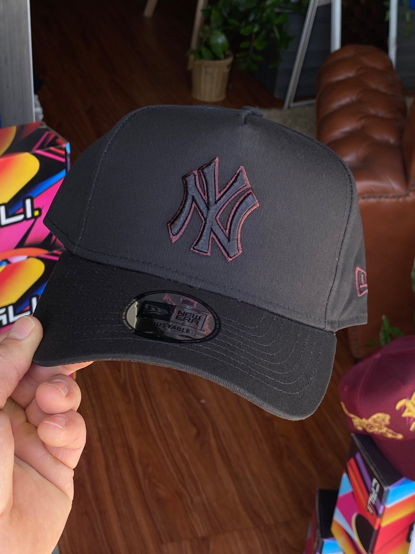 Boné New Era NY Eframe Truker Black Red