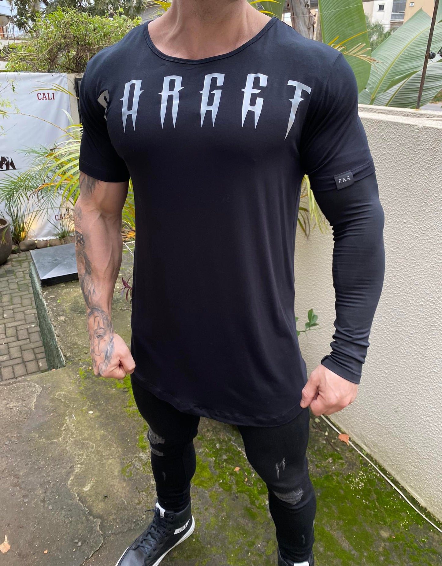 Camiseta Forget Preta
