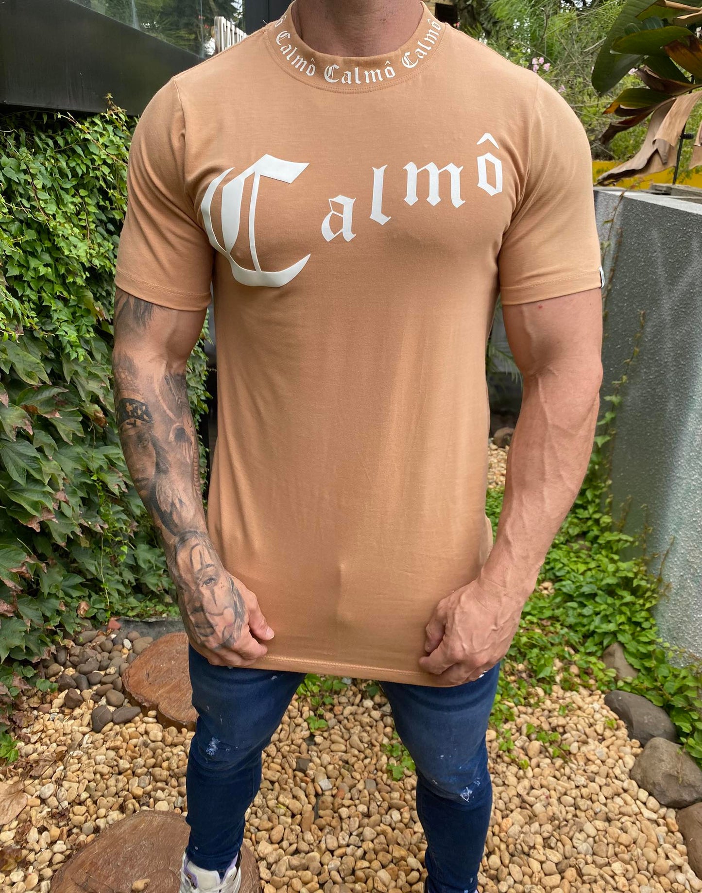 Camiseta Calmô Relevo Caqui