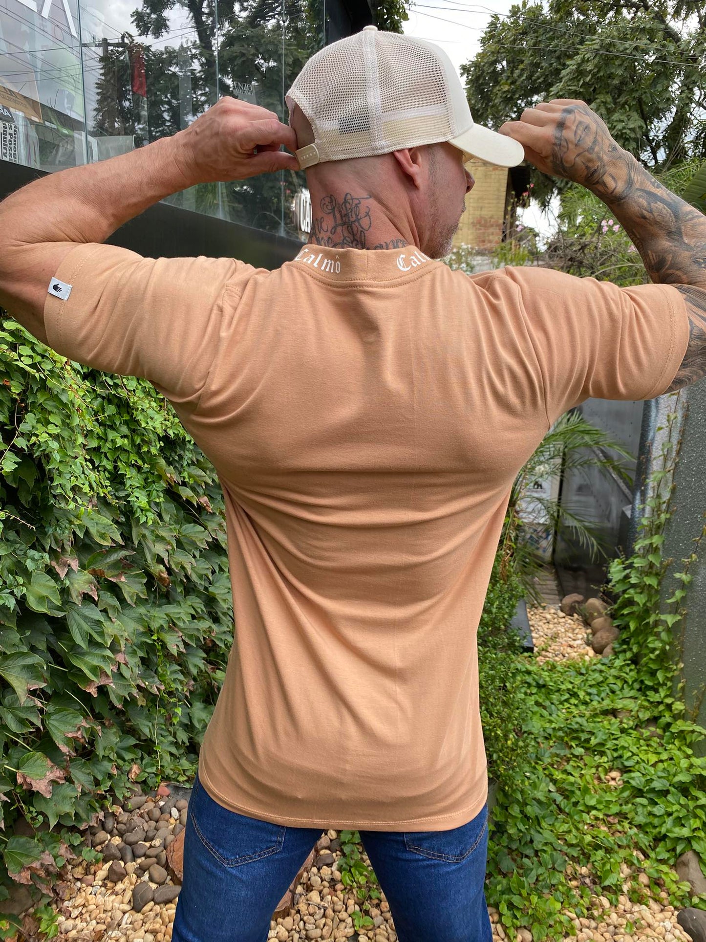 Camiseta Calmô Relevo Caqui