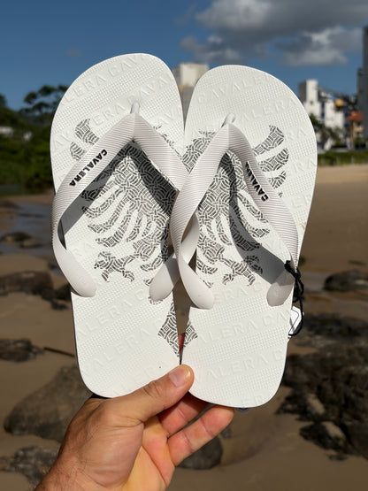 Chinelo Cavalera Águia Logo