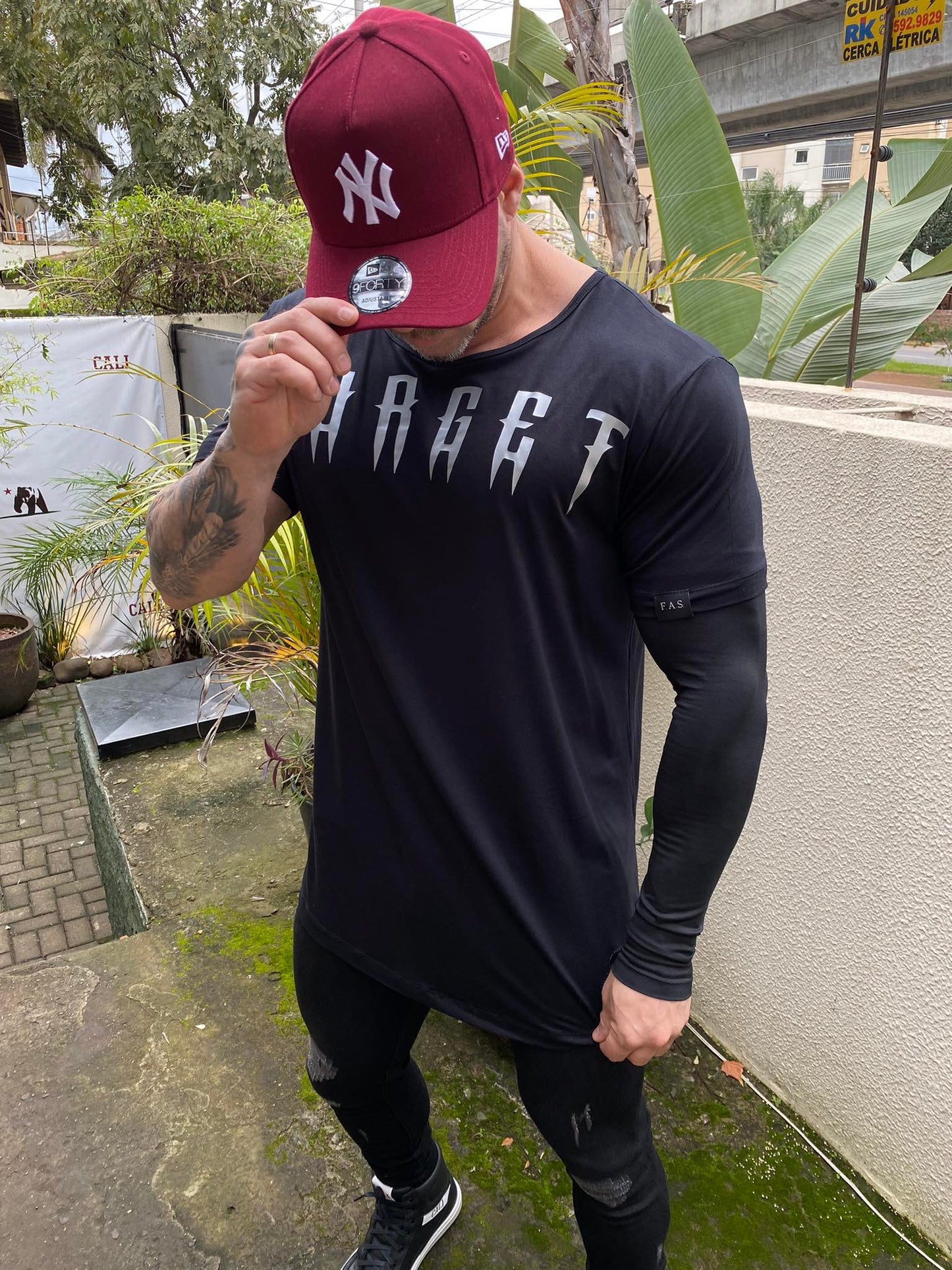 Camiseta Forget Preta