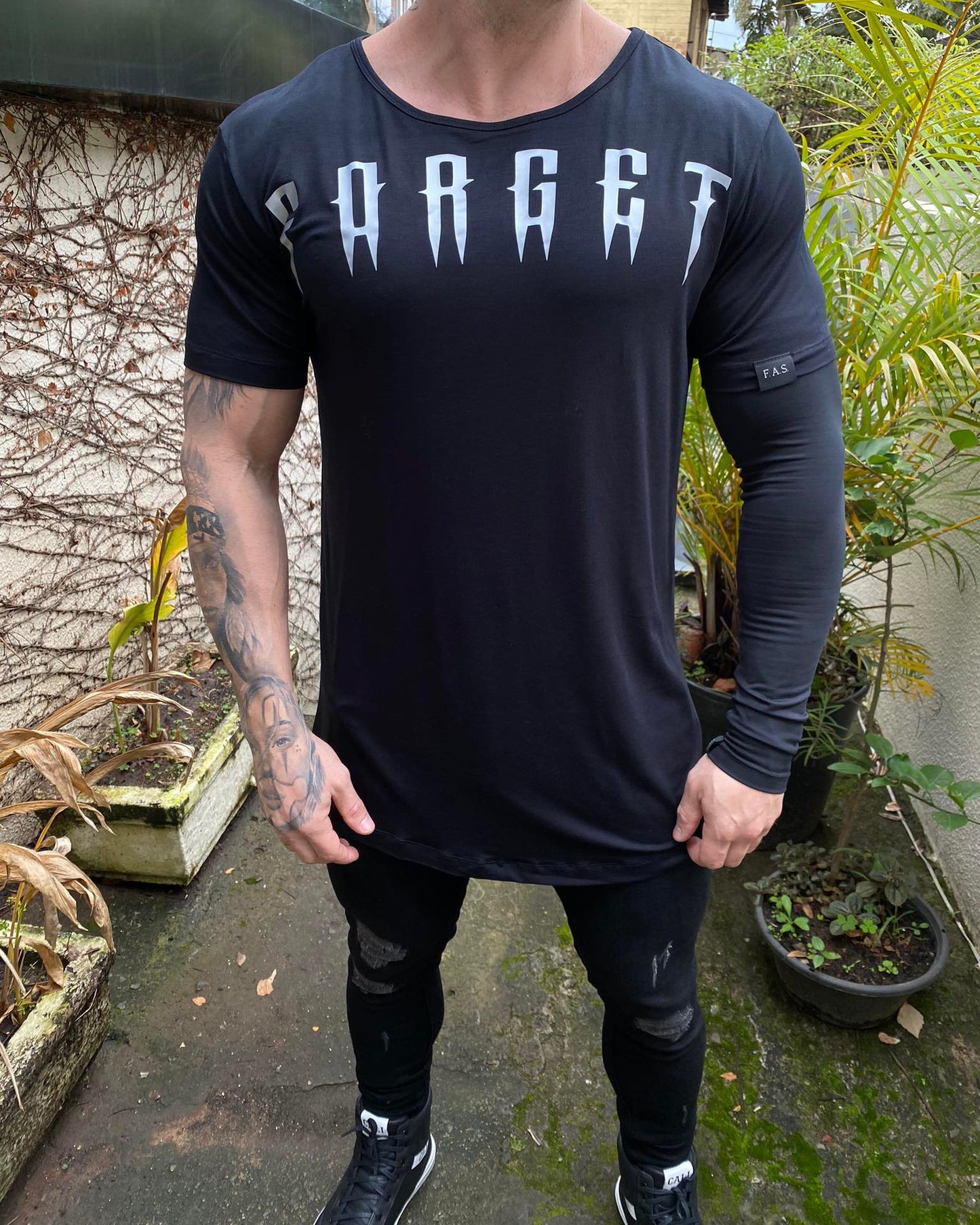 Camiseta Forget Preta