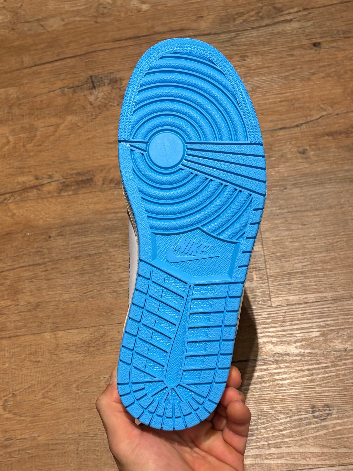 Tênis Nike Air Jordan Off-White x Air Jordan 1 High UNC