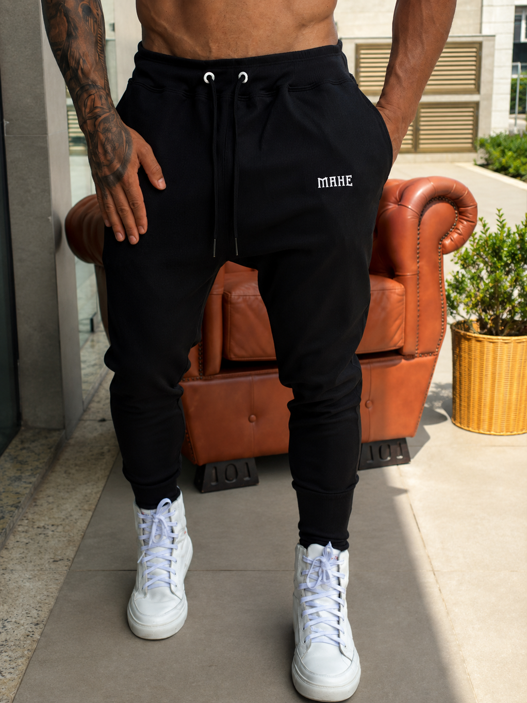 Calça Mahe Skinny Preta Canelada Logo